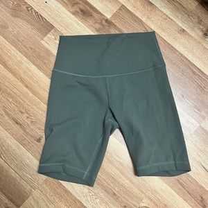 Lululemon wunder train shorts 6 inch length